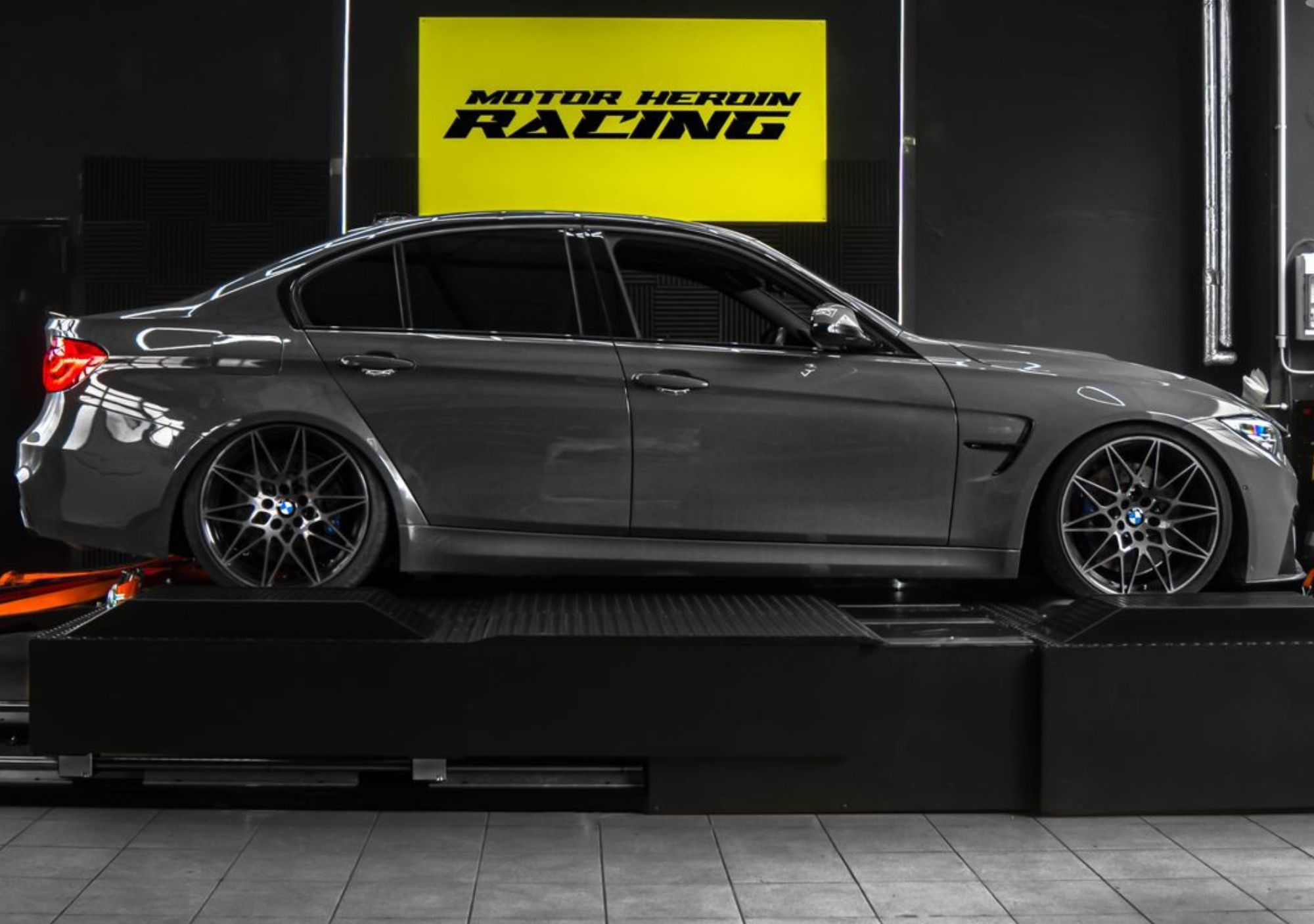 BMW M3 auf dem Allrad-Leistungsprüfstand